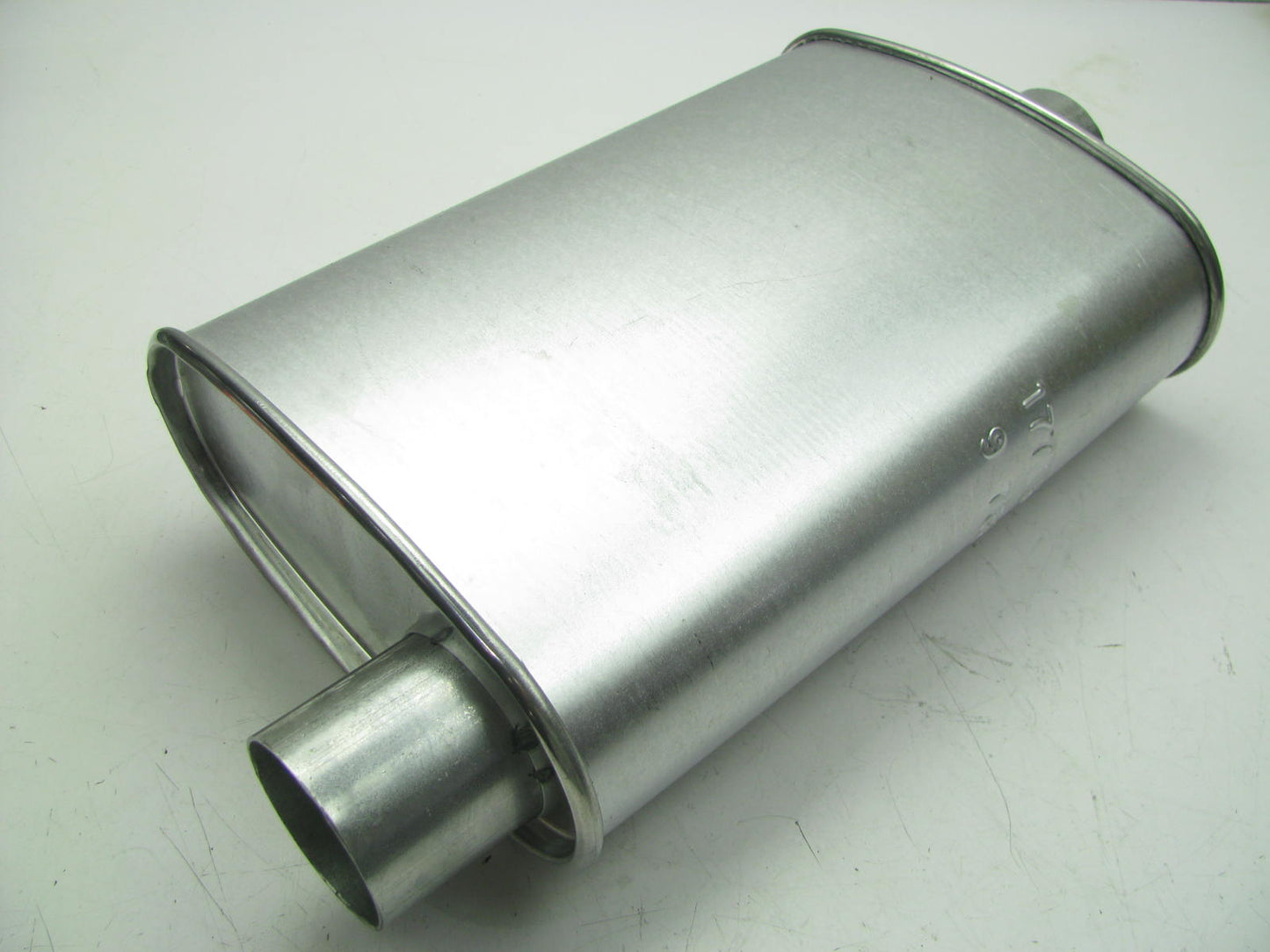 Rumble R27715 Turbo Muffler 2-1/2'' Offset Inlet, 2-1/2'' Center Outlet, 18.5 Long