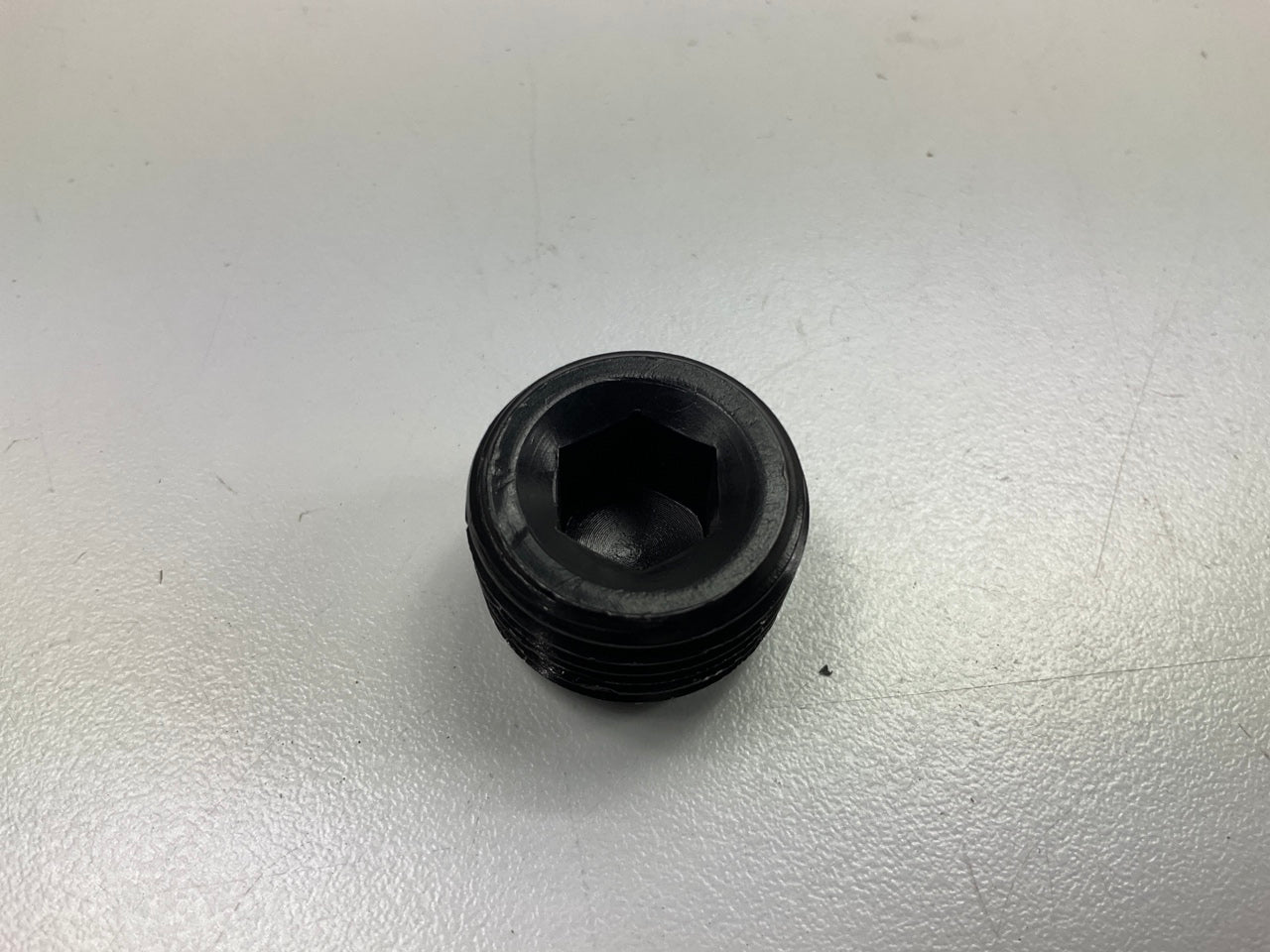 Russell 662063 Allen Socket Pipe Plug 1/2'', Black