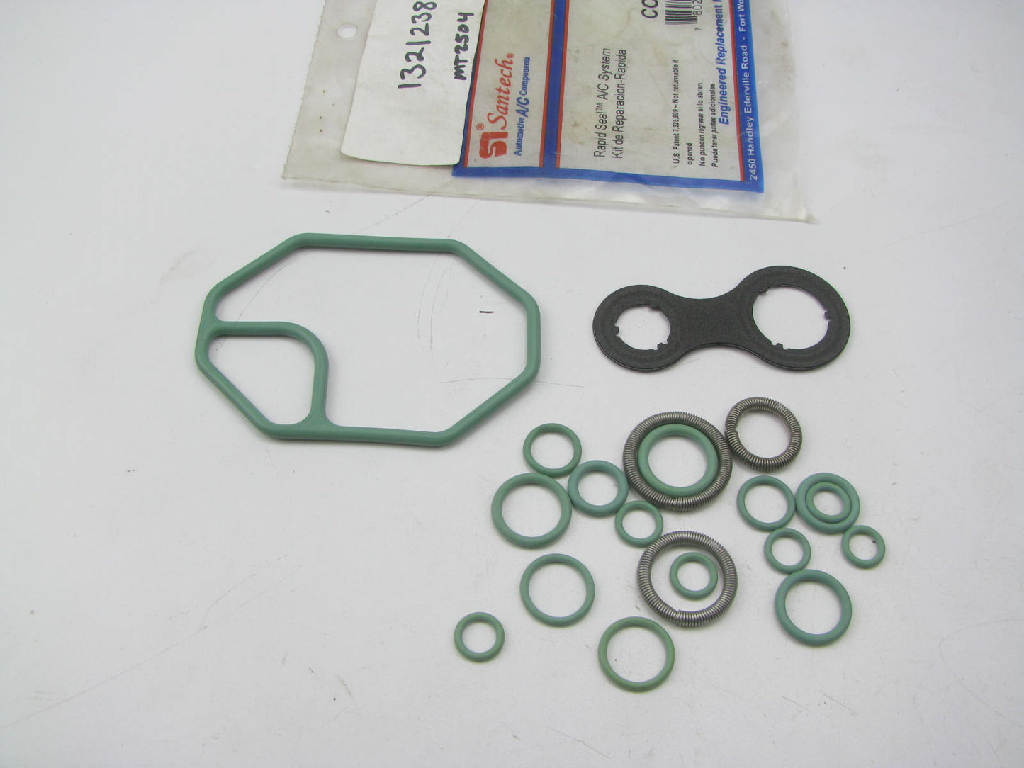 Santech MT2504 A/C System O-Ring & Gasket Kit For 93-97 Concorde, Intrepid, LHS