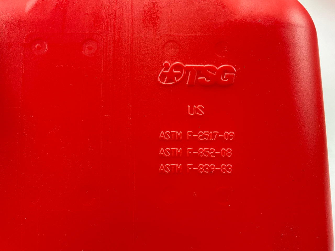 (4) Scepter 00002 Portable Gas Cans, 2 Gallon Capacity, Polyethylene, Red