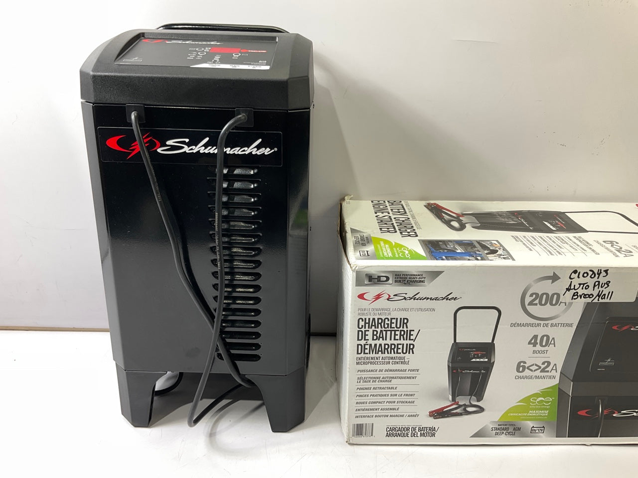 Schumacher SC1353 12 Volt 200/35/2 Amp Fully Automatic Battery Charger & Starter