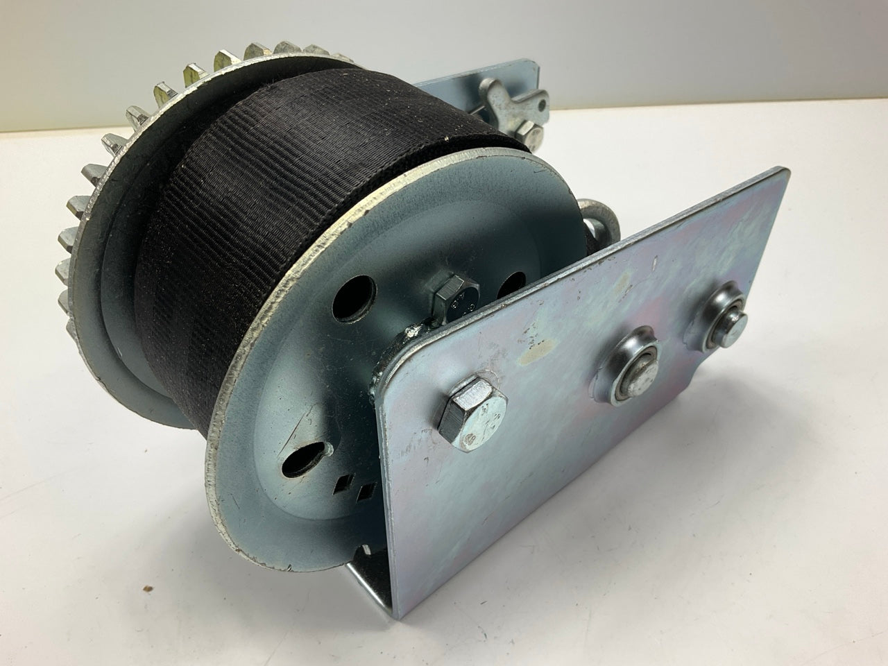 Seachoice 52251 2,000 Lb. Manual Trailer Winch, 2-Speed, 25-Ft Strap W/snap Hook