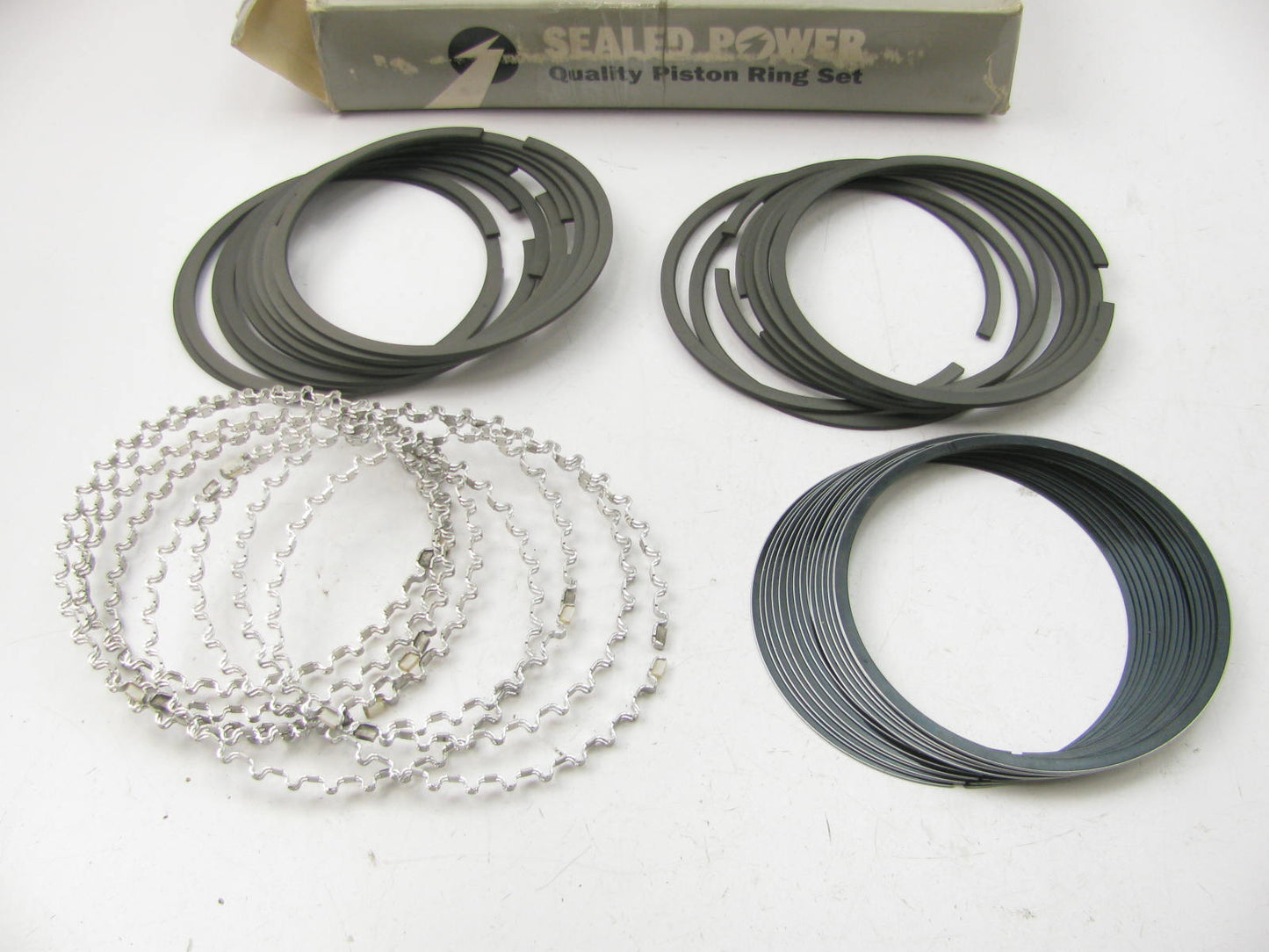 Sealed Power E-233X Engine Piston Rings Set - STANDARD SIZE