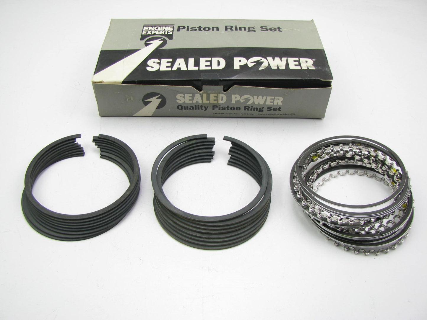 FORD 359 361 389 391 LN600 B700 F600 V8 Truck 0.040'' Piston Rings E355K-040