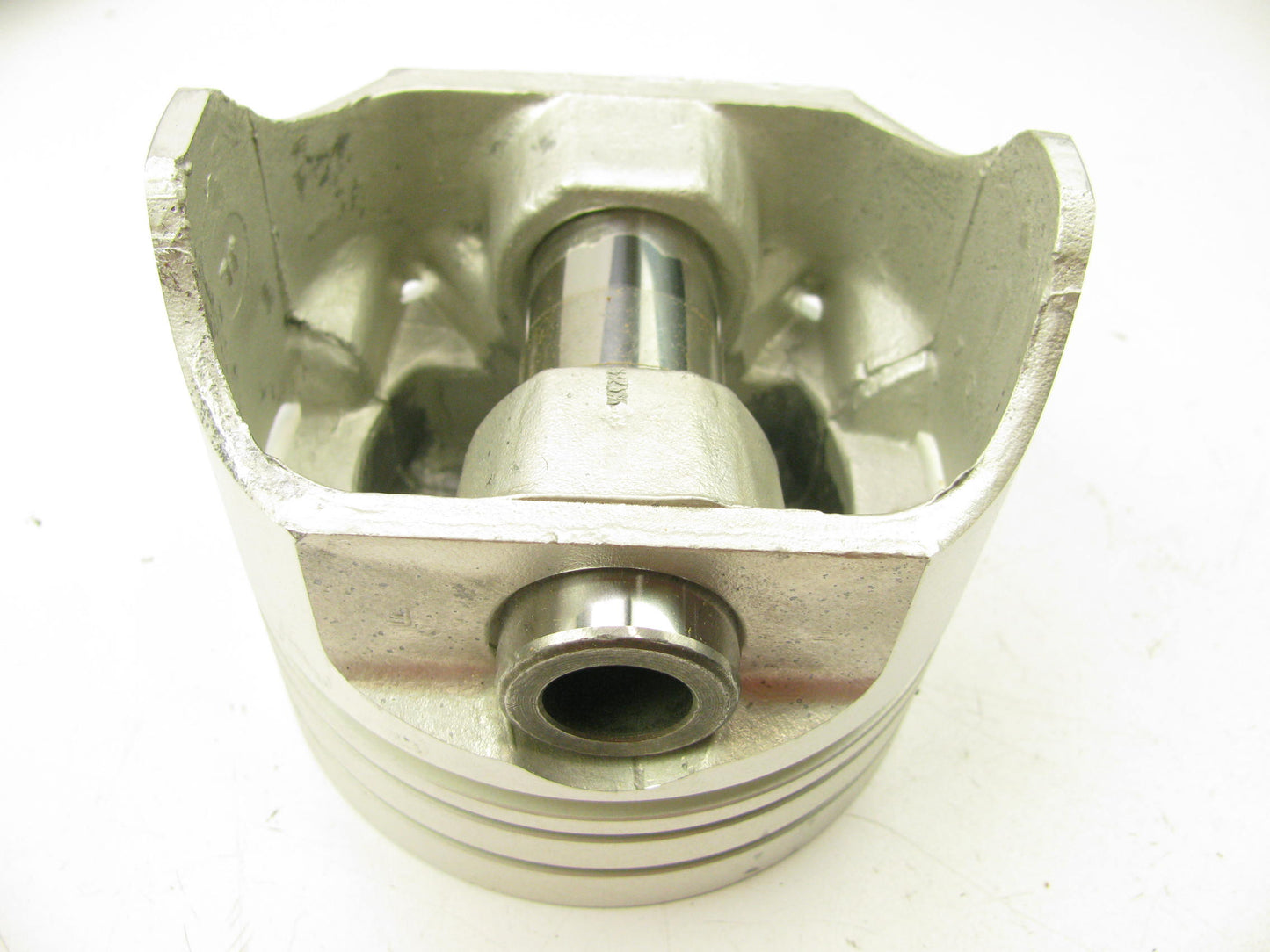 Ford 6.1L 370 V8 Gas Engine Piston Set - 0.020'' Oversize - Sealed Power H707P020
