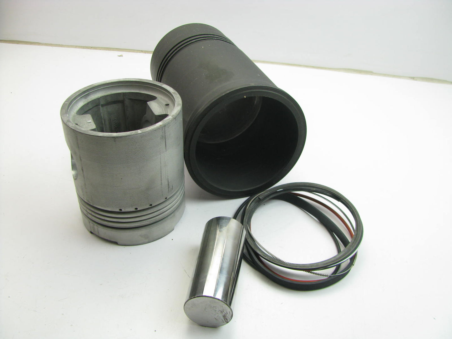 CUMMINS NHE220, NHE225, NH230, NH250, NHCT270 Cylinder Sleeve + Piston + Rings