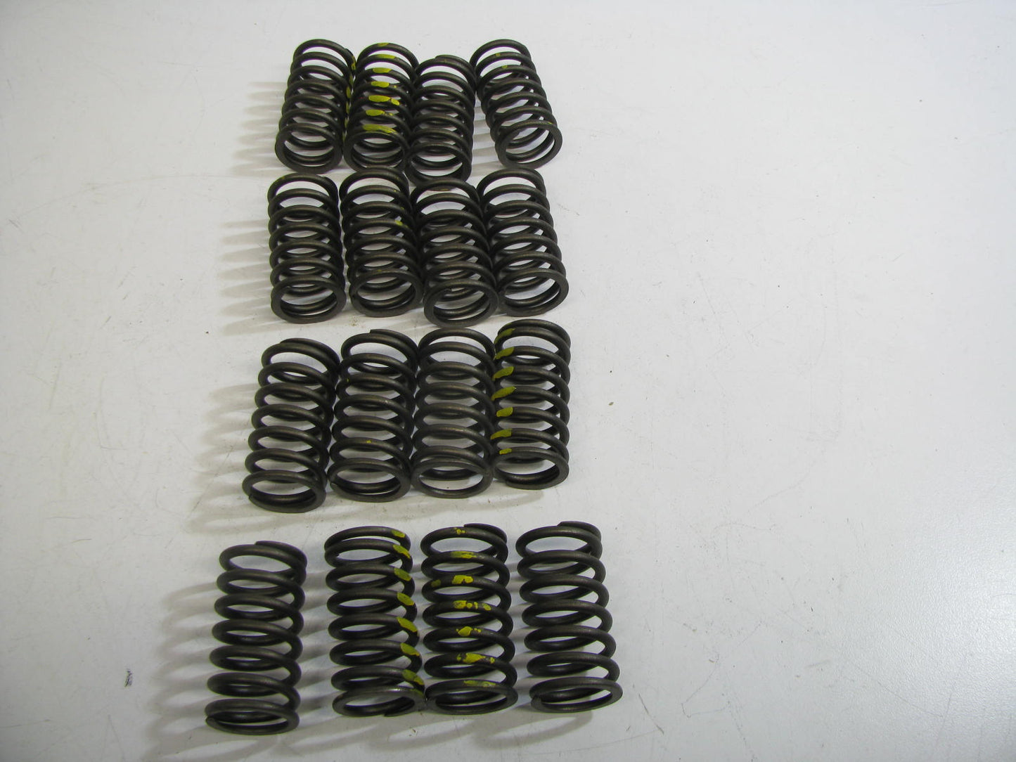 (16) Sealed Power VS-1603 Engine Valve Springs For CAT 3208