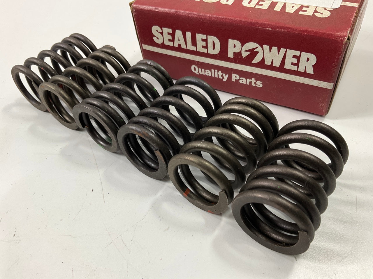 (6) Sealed Power VS-653 Engine Valve Spring For 1964-1979 GM 194 230 250-L6