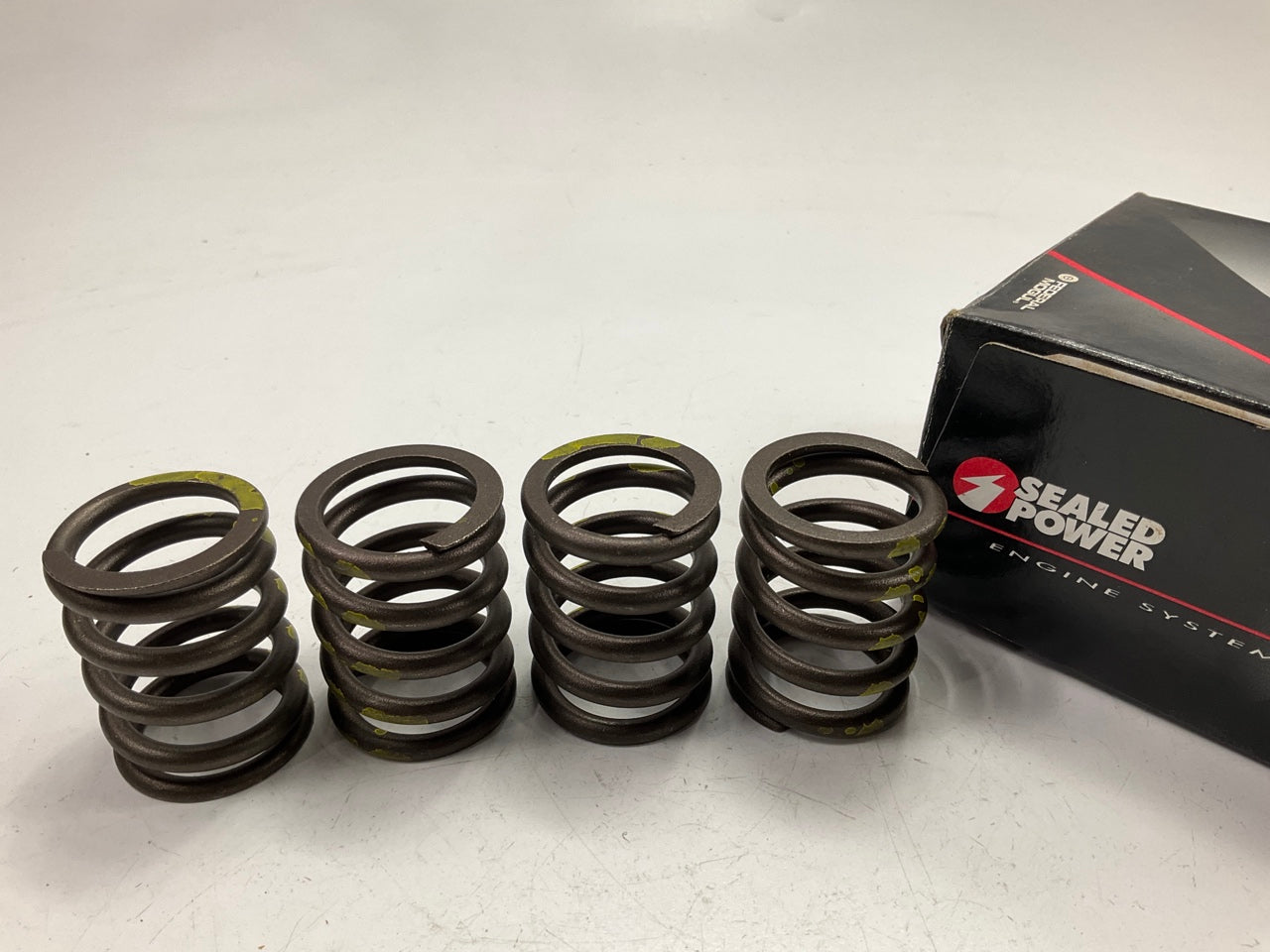 (4) Sealed Power VS-862 Exhaust Valve Spring For 1985-1996 Ford 4.9L 300-L6