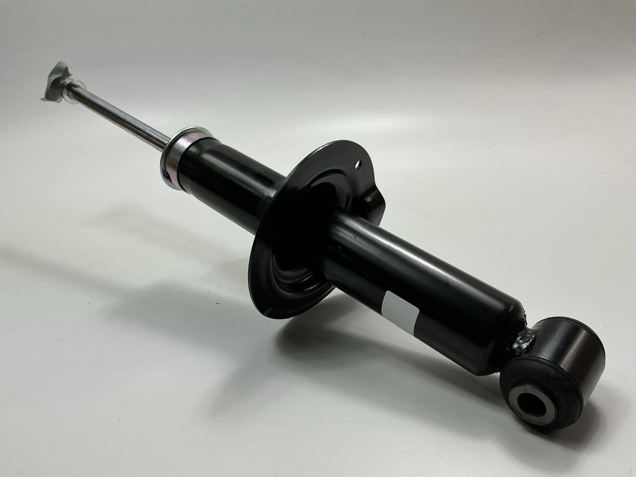 (2) Showa QF062-108-10 Rear Suspension Strut For 2012-2016 Subaru Impreza