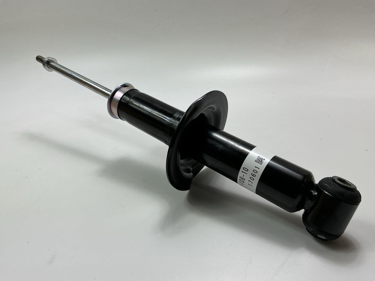 Showa QF062-108-10 Rear Suspension Strut For 2012-2016 Subaru Impreza