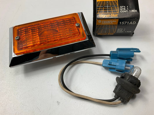 Signal-stat 1571AD Side Marker Amber Light Lamp 3.75'' H X 2.75'' W X 3.75 L