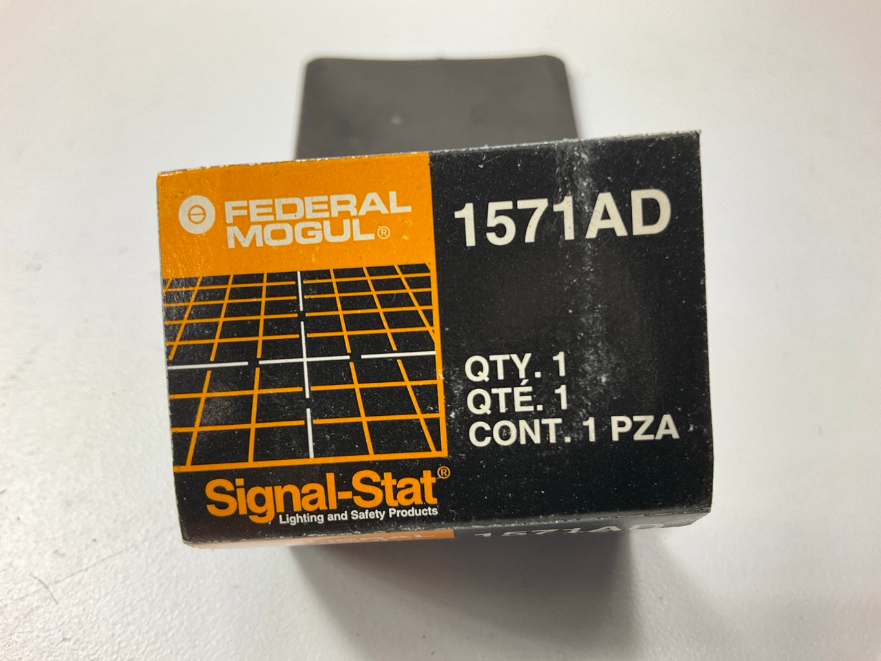 Signal-stat 1571AD Side Marker Amber Light Lamp 3.75'' H X 2.75'' W X 3.75 L