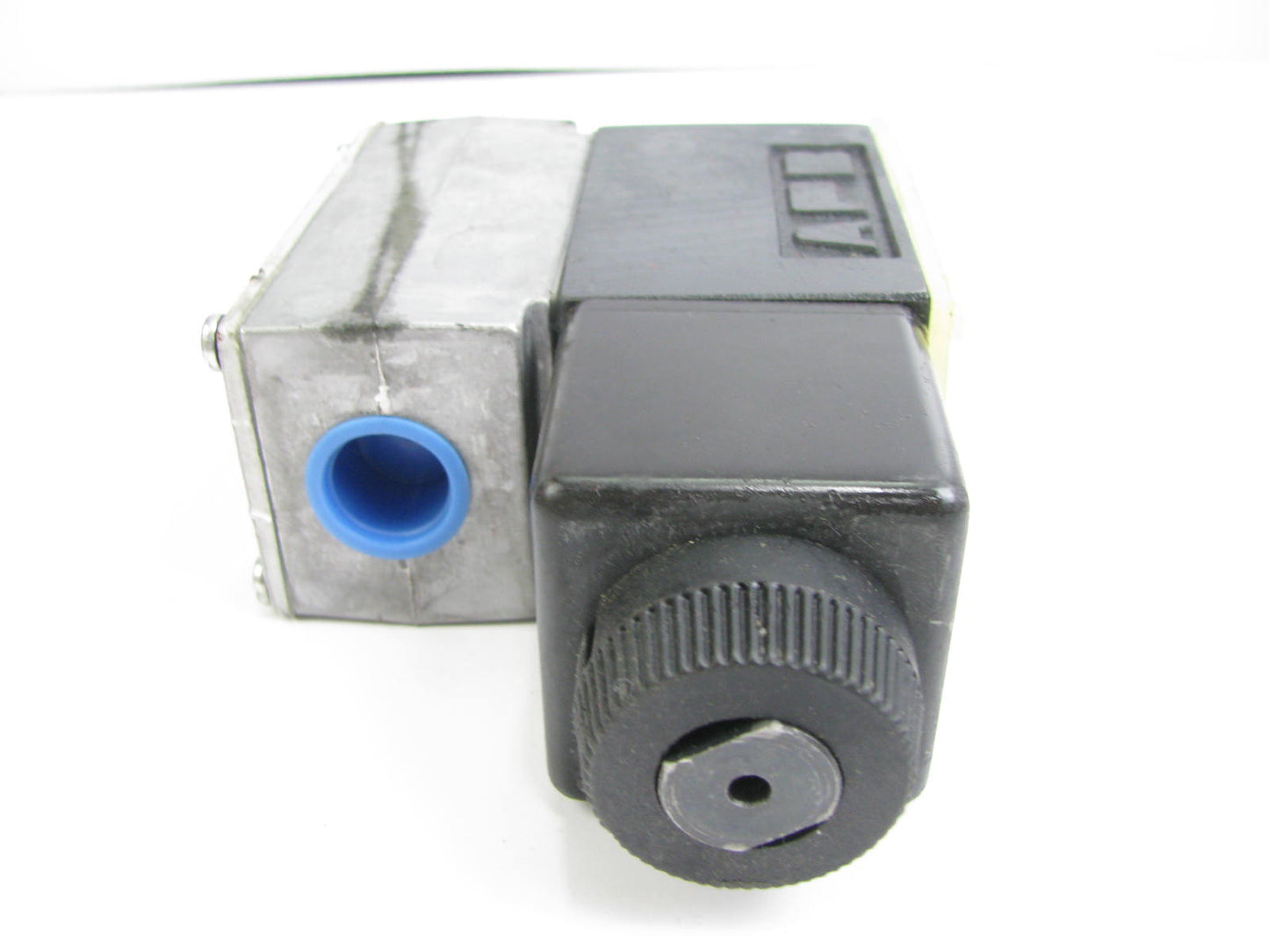 NEW - OUT OF BOX 02-338367 Summa Hydraulic Directional Valve - MADE IN USA
