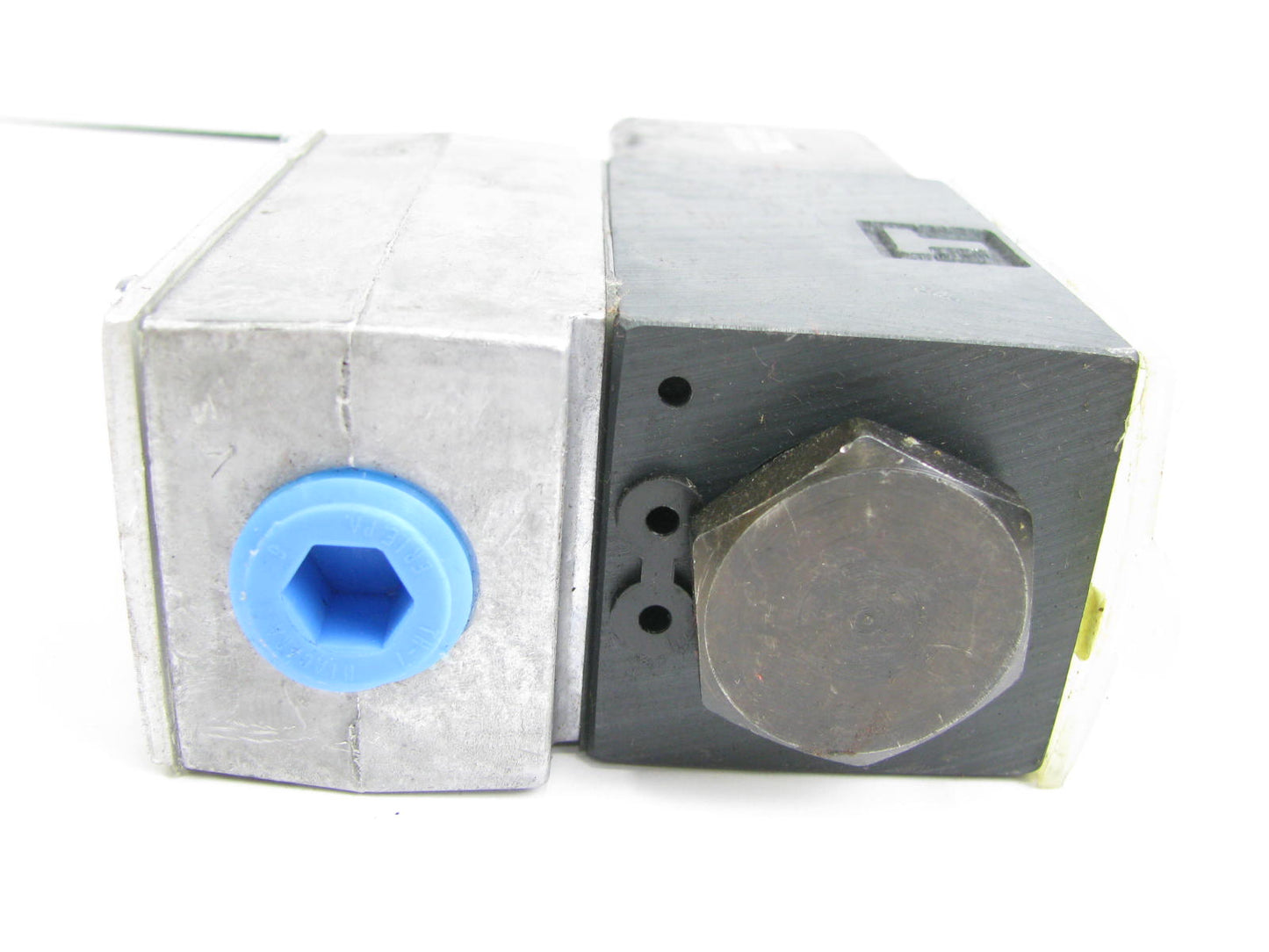 NEW - OUT OF BOX 02-338367 Summa Hydraulic Directional Valve - MADE IN USA