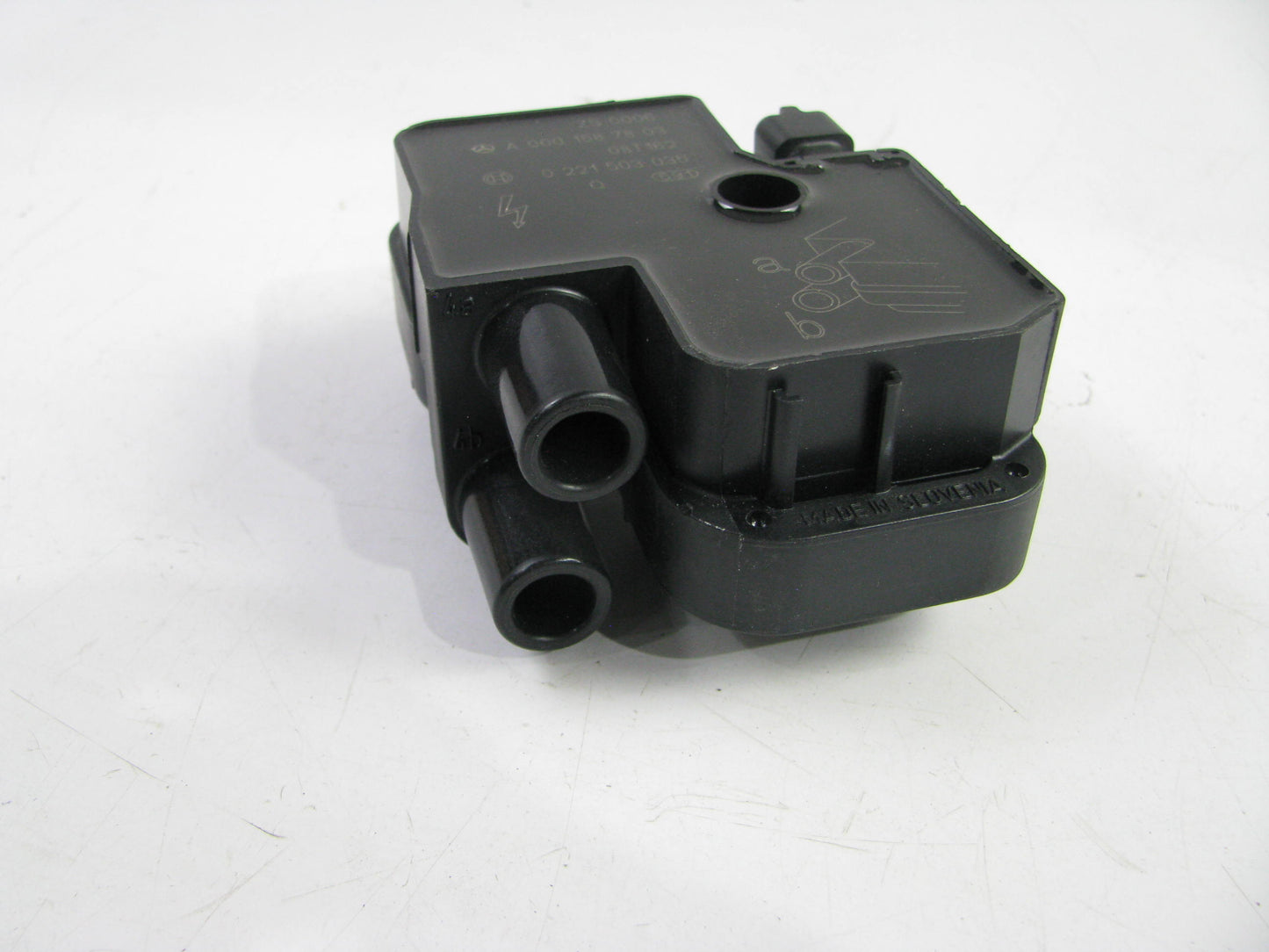 NEW - OUT OF BOX - OEM MERCEDES-BENZ 0221503035 Ignition Coil