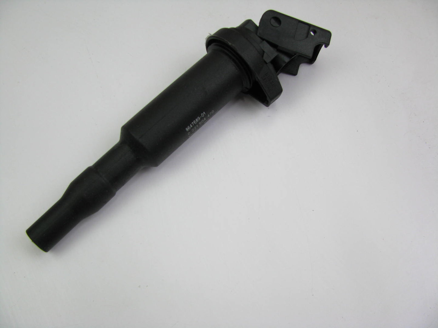 NEW - OUT OF BOX - Genuine OEM Bosch 0221504470 Ignition Coil