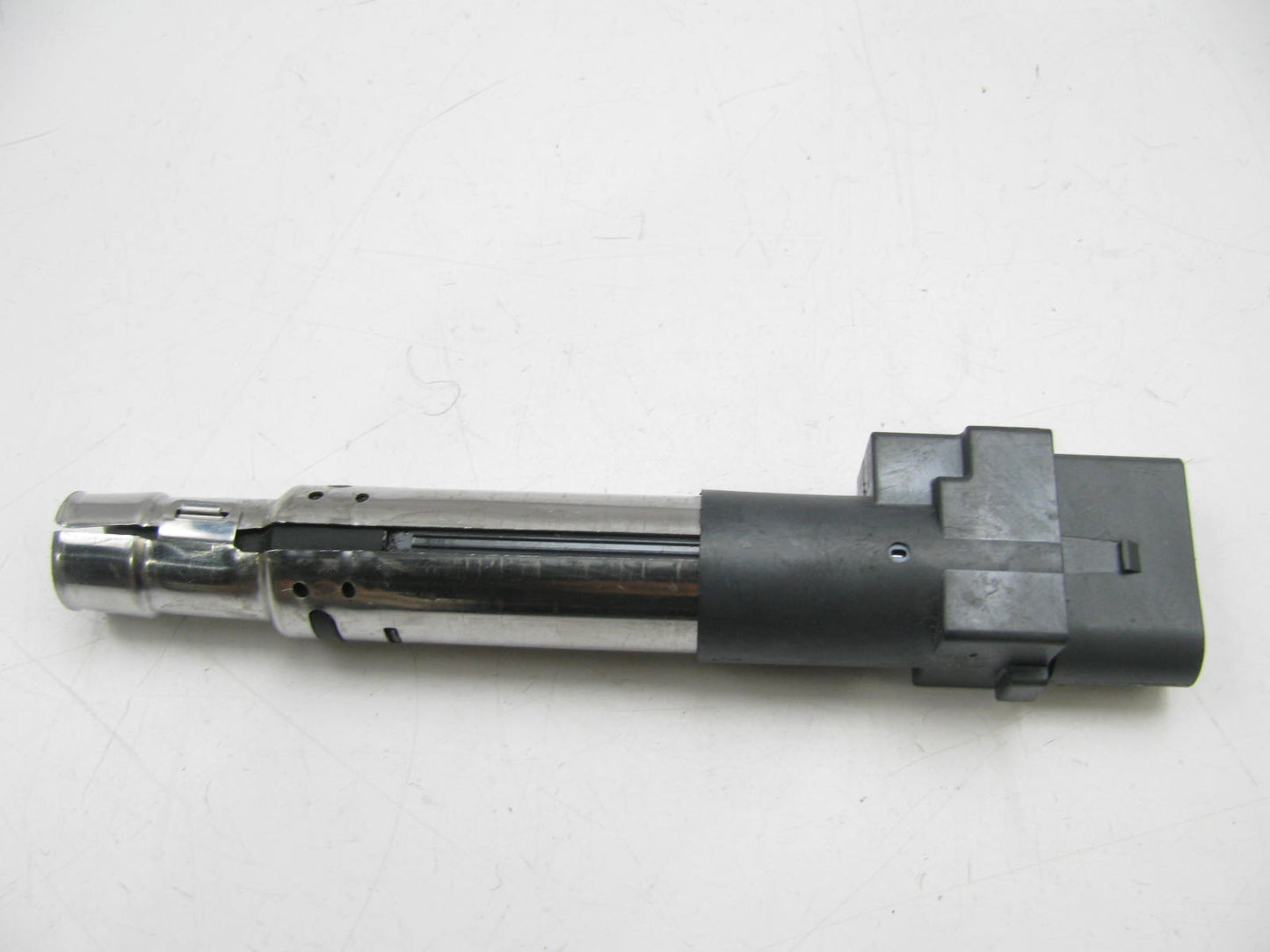 NEW - OUT OF BOX - OEM VW AUDI 022905715B Ignition Coil