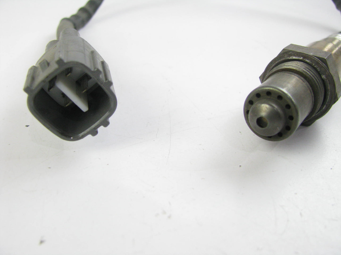 NEW UNBOXED  Bosch 13354 / 0258986606 - Oxygen Sensor