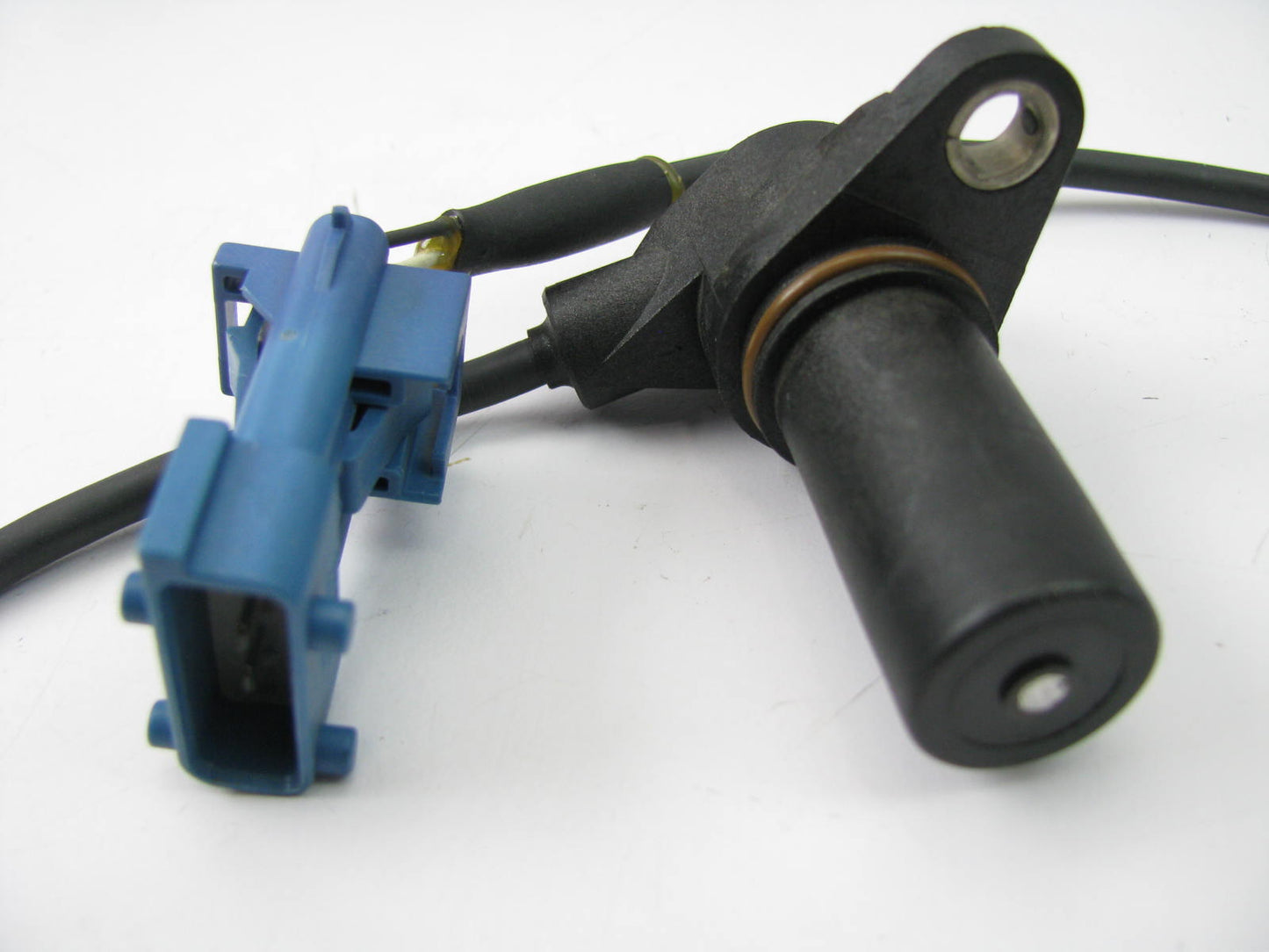 NEW - OUT OF BOX 0261210132 Crankshaft Position Sensor 1995-97 Saab 2.5L 3.0L-V6