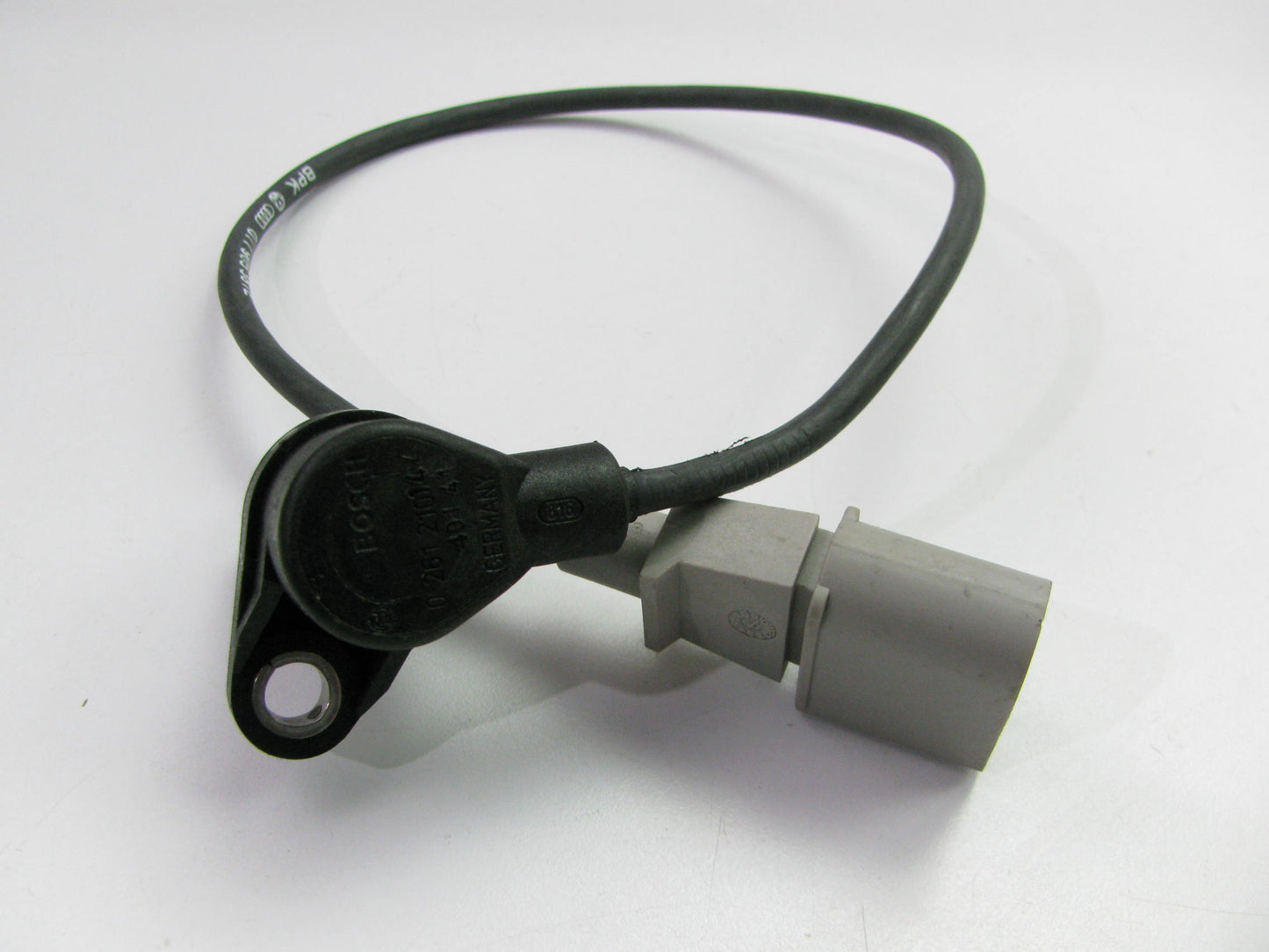 NEW - OUT OF BOX BOSCH 0261210144 Engine Crankshaft Position Sensor
