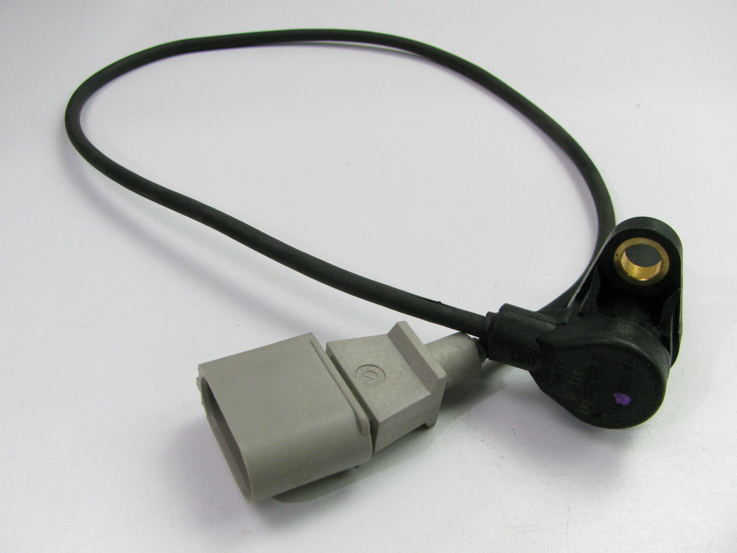 NEW - OUT OF BOX BOSCH 0261210147 Engine Crankshaft Position Sensor