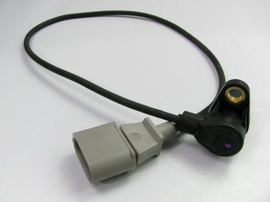 NEW - OUT OF BOX BOSCH 0261210147 Engine Crankshaft Position Sensor