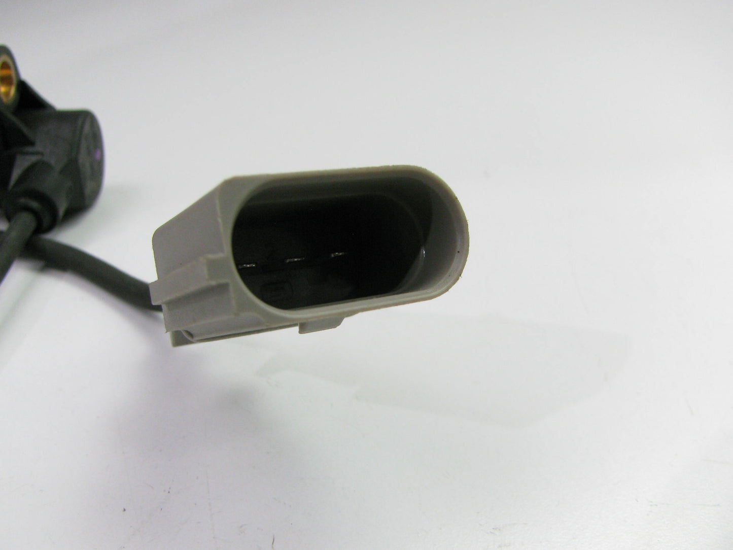 NEW - OUT OF BOX BOSCH 0261210147 Engine Crankshaft Position Sensor