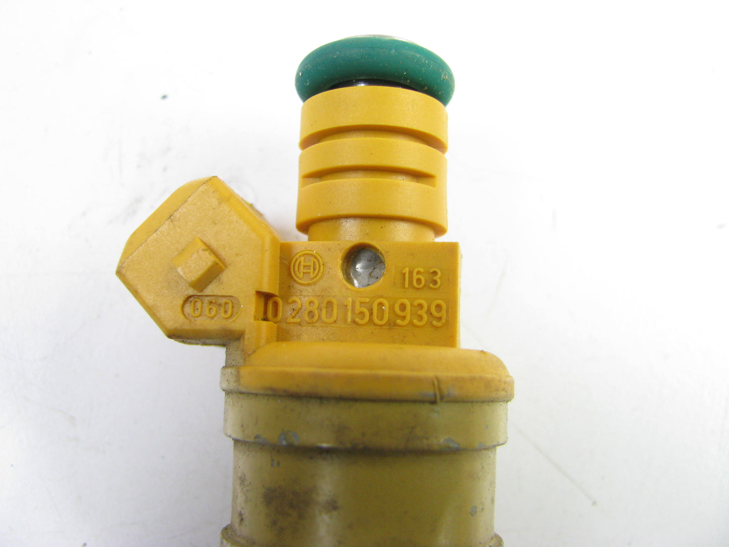 NEW OUT OF BOX  - 0280150939 Fuel Injector 84-04 Ford 3.8L 4.6L 5.0L 5.8L V8
