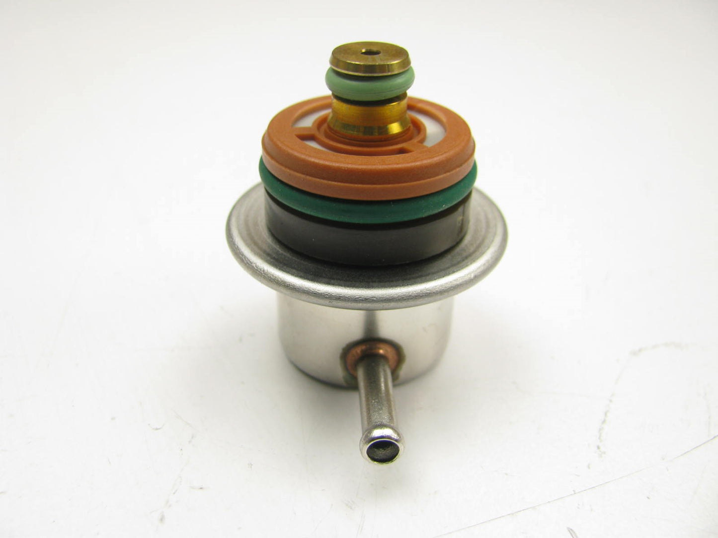 NEW - OUT OF BOX - Bosch 0280160575 Fuel Pressure Regulator