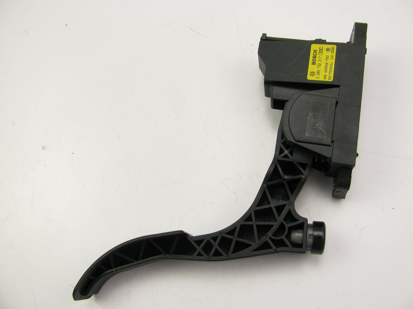 NEW OUT OF BOX - OEM Bosch 0280752217 Accelerator Gas Pedal Assembly Skoda Fabia
