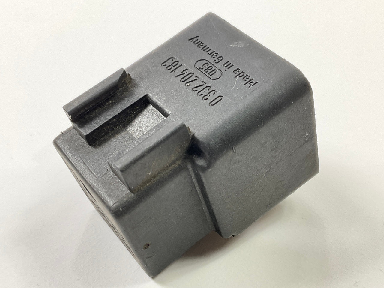 NEW - OUT OF BOX - BOSCH 0332204183 A/C Clutch Relay