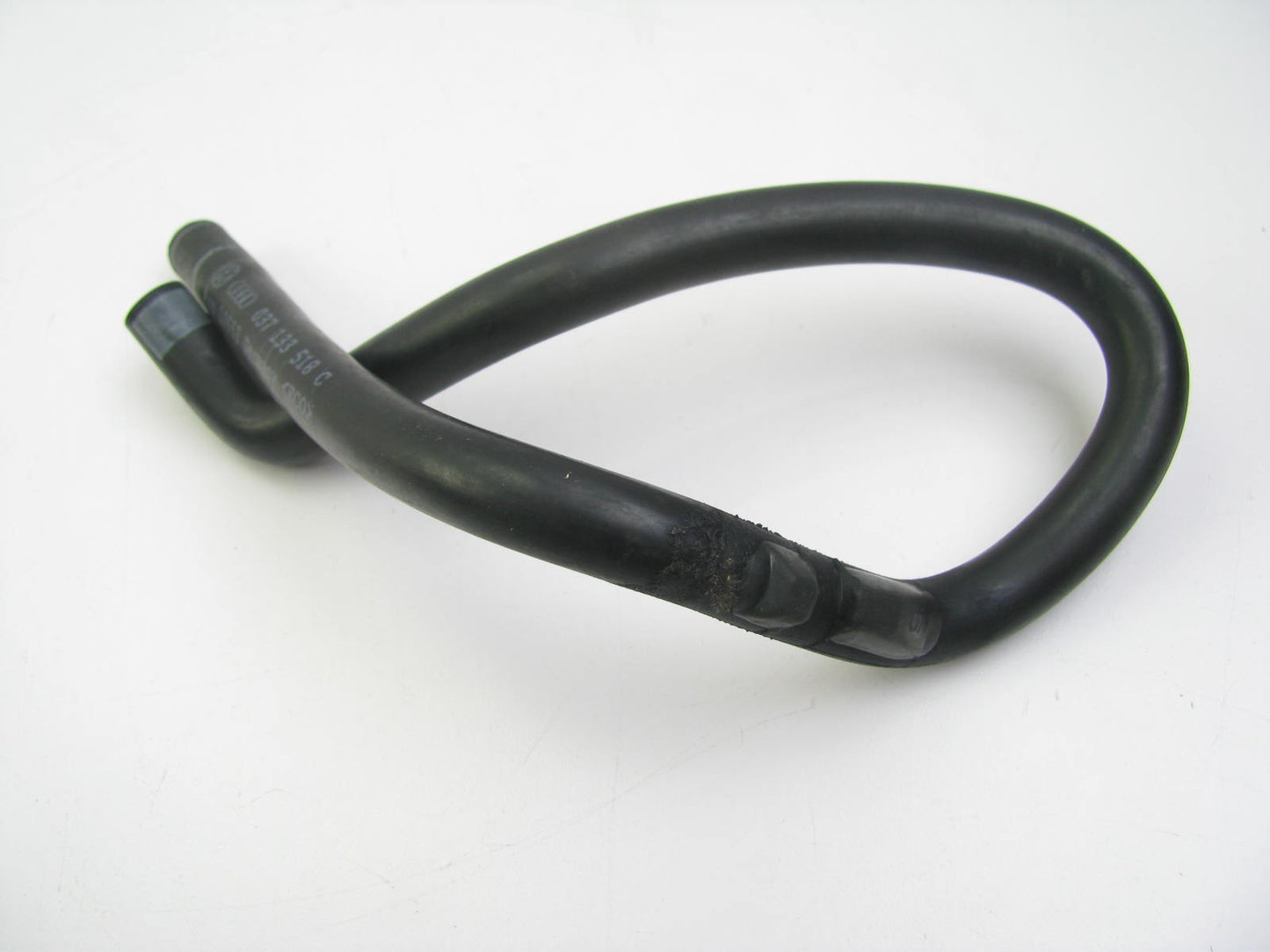 NEW - OUT OF BOX - OEM Vw Audi 037-133-518-C Air Intake Vent Breather Hose