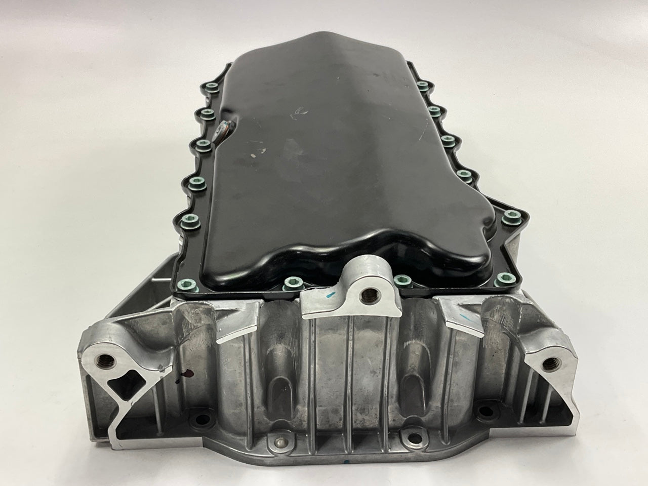 NEW UNBOXED OEM VW 06A103802 / 06A103601AA Engine Oil Pan