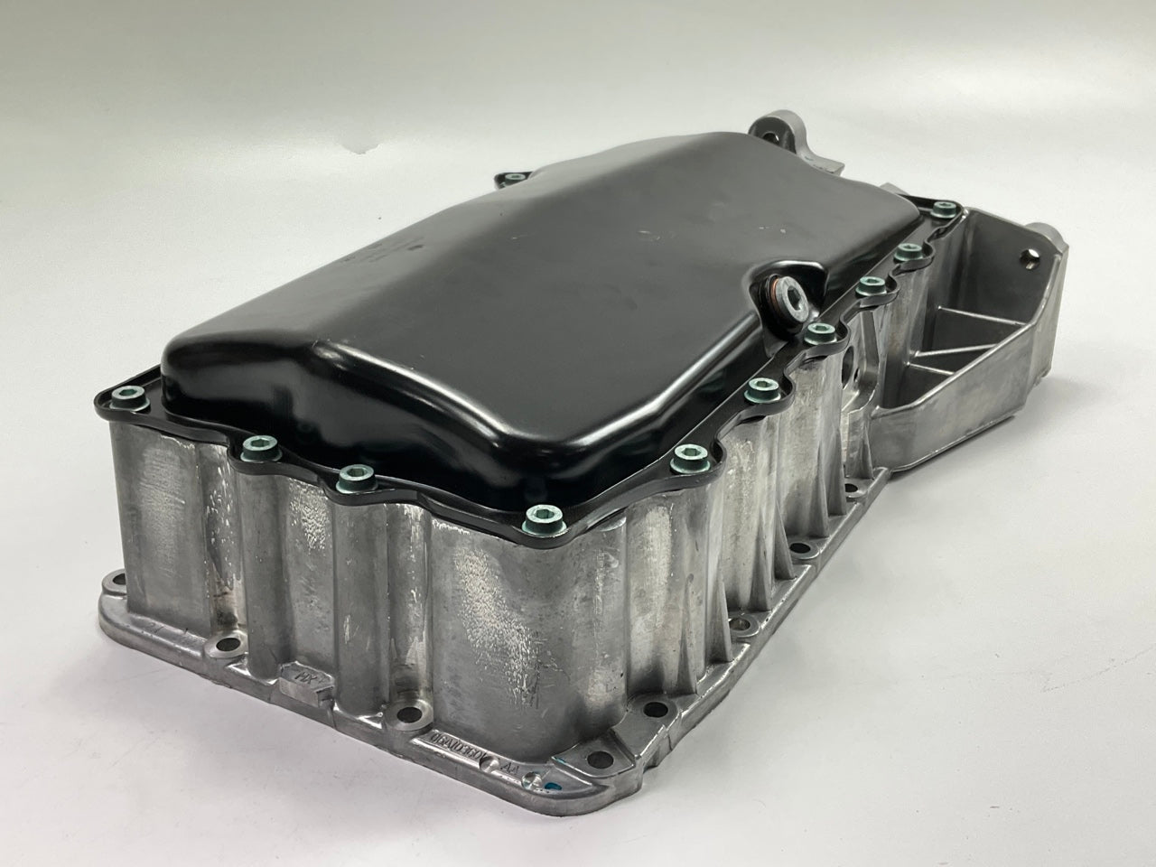 NEW UNBOXED OEM VW 06A103802 / 06A103601AA Engine Oil Pan