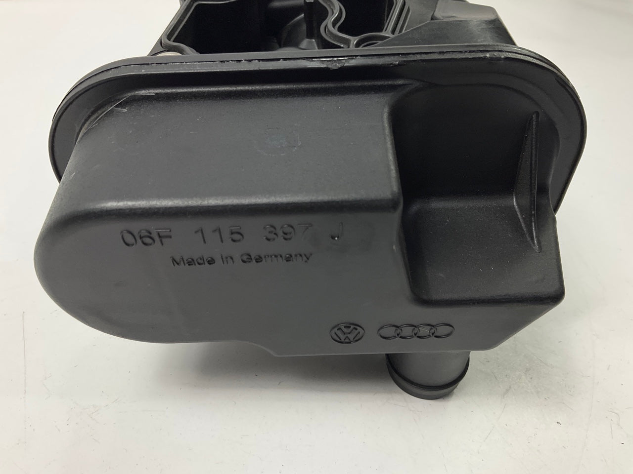 NEW UNBOXED OEM VW Audi 06F115397J Engine Oil Filter Housing