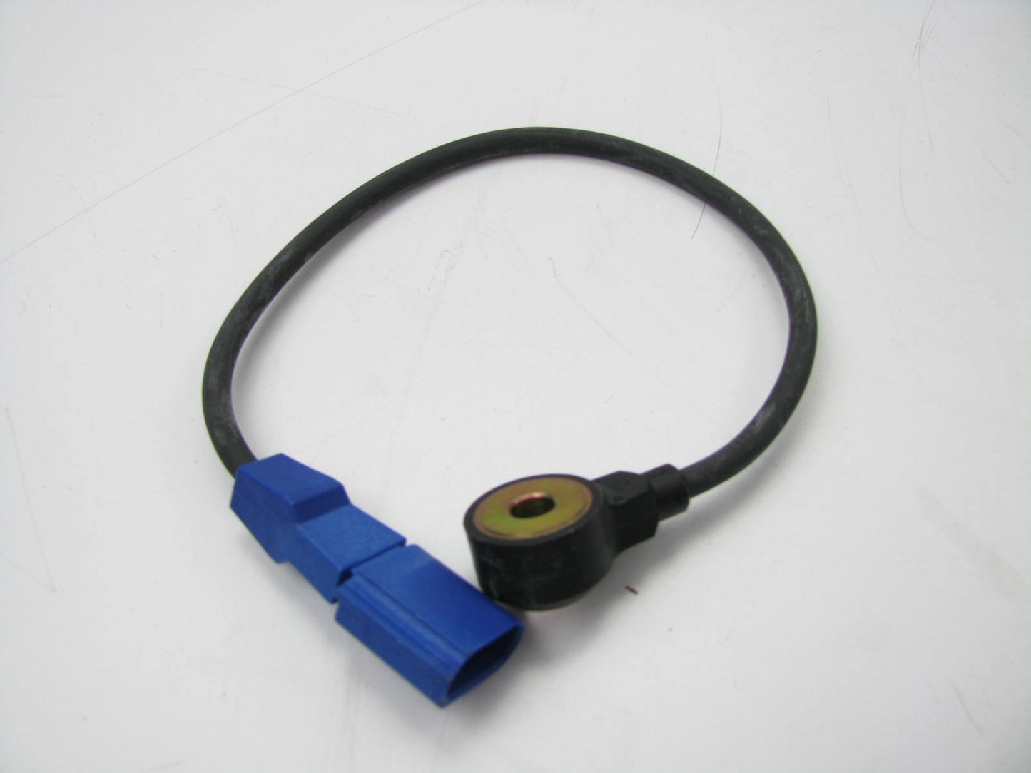 NEW - OUT OF BOX 079905377D Ignition Knock Detonation Sensor