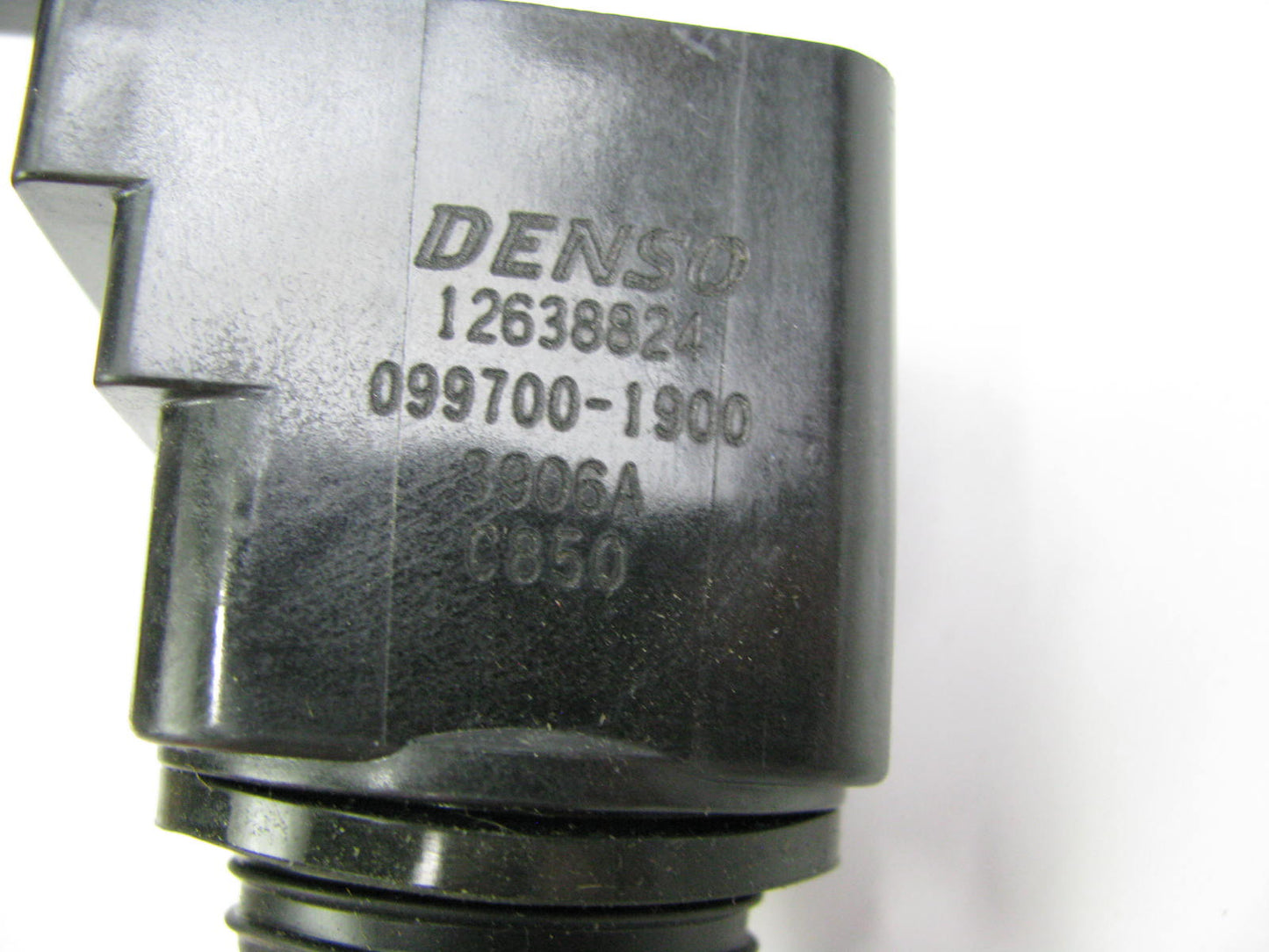 (1) NEW - OUT OF BOX - Denso # 099700-1900 Ignition Coil