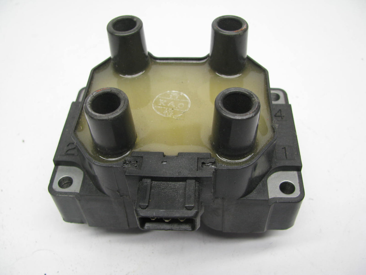 NEW - OUT OF BOX - DENSO 0K011-18-100 Ignition Coil