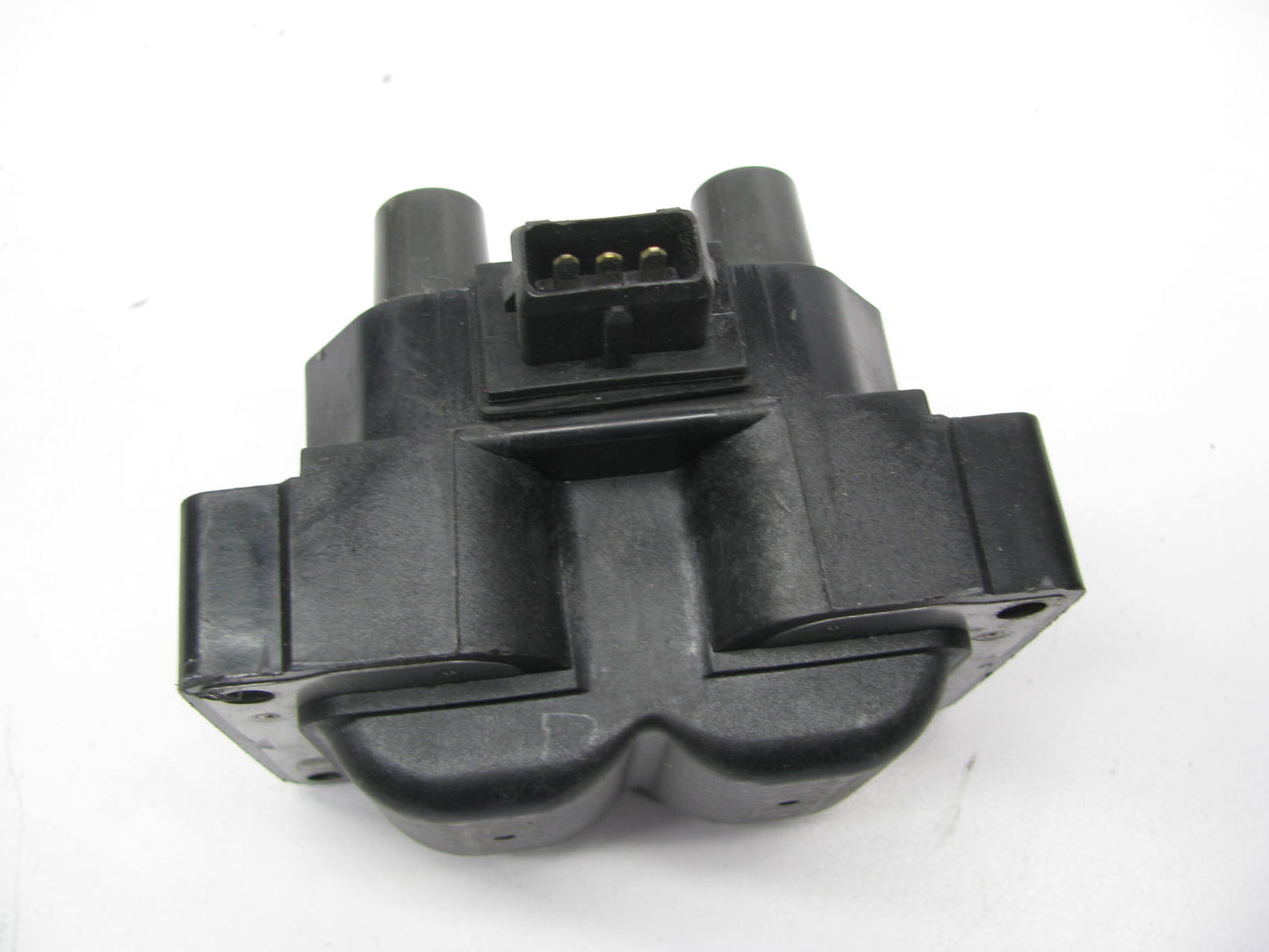 NEW - OUT OF BOX - DENSO 0K011-18-100 Ignition Coil