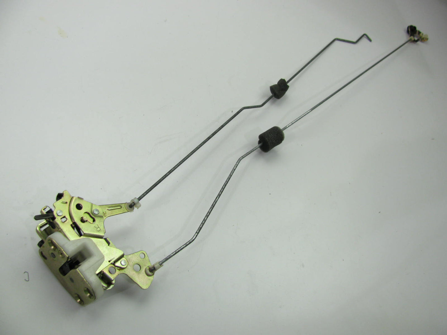NEW OUT OF BOX - REAR RIGHT MANUAL Door Lock Actuator OEM For 1994-97 Kia Sephia
