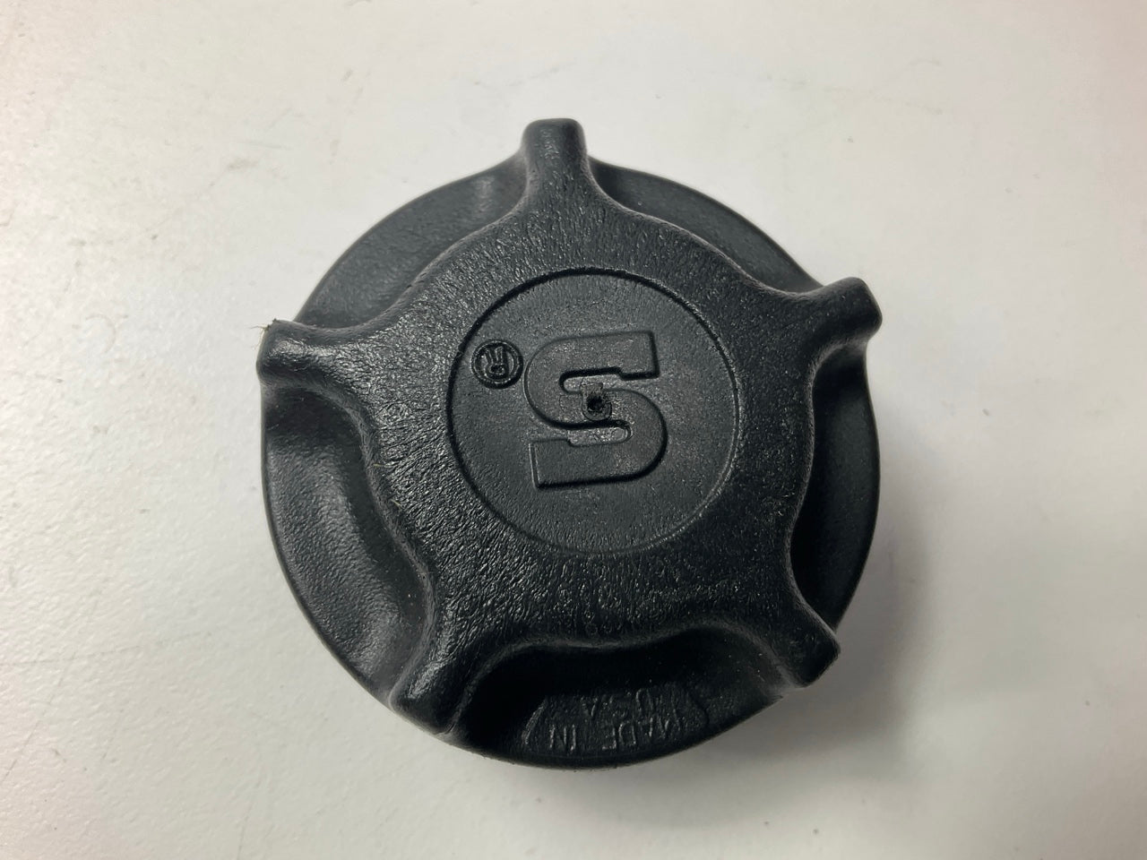 NEW - OUT OF BOX - STANT 10081 Engine Oil Filler Cap
