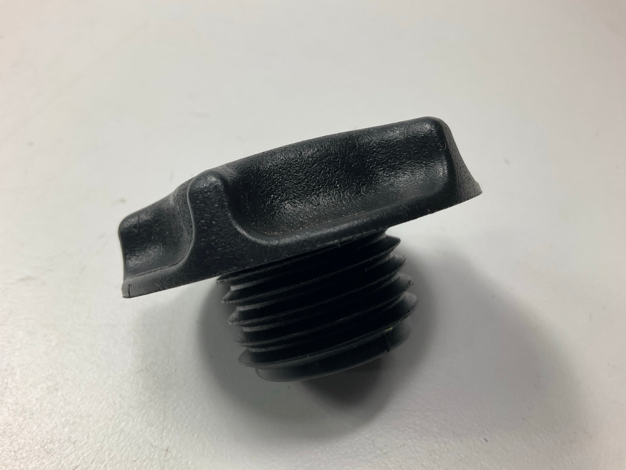 NEW - OUT OF BOX - STANT 10081 Engine Oil Filler Cap