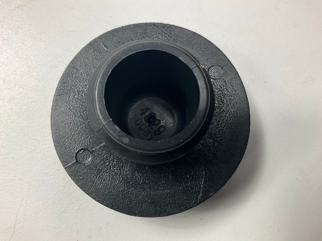 NEW - OUT OF BOX - STANT 10081 Engine Oil Filler Cap