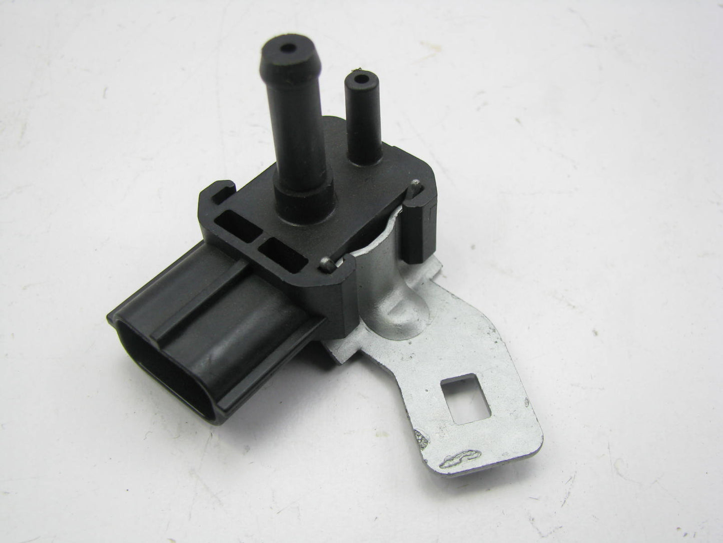 NEW UNBOXED OEM DENSO 104995-0331 Fuel Tank Pressure MAP Sensor 99-03 Protege