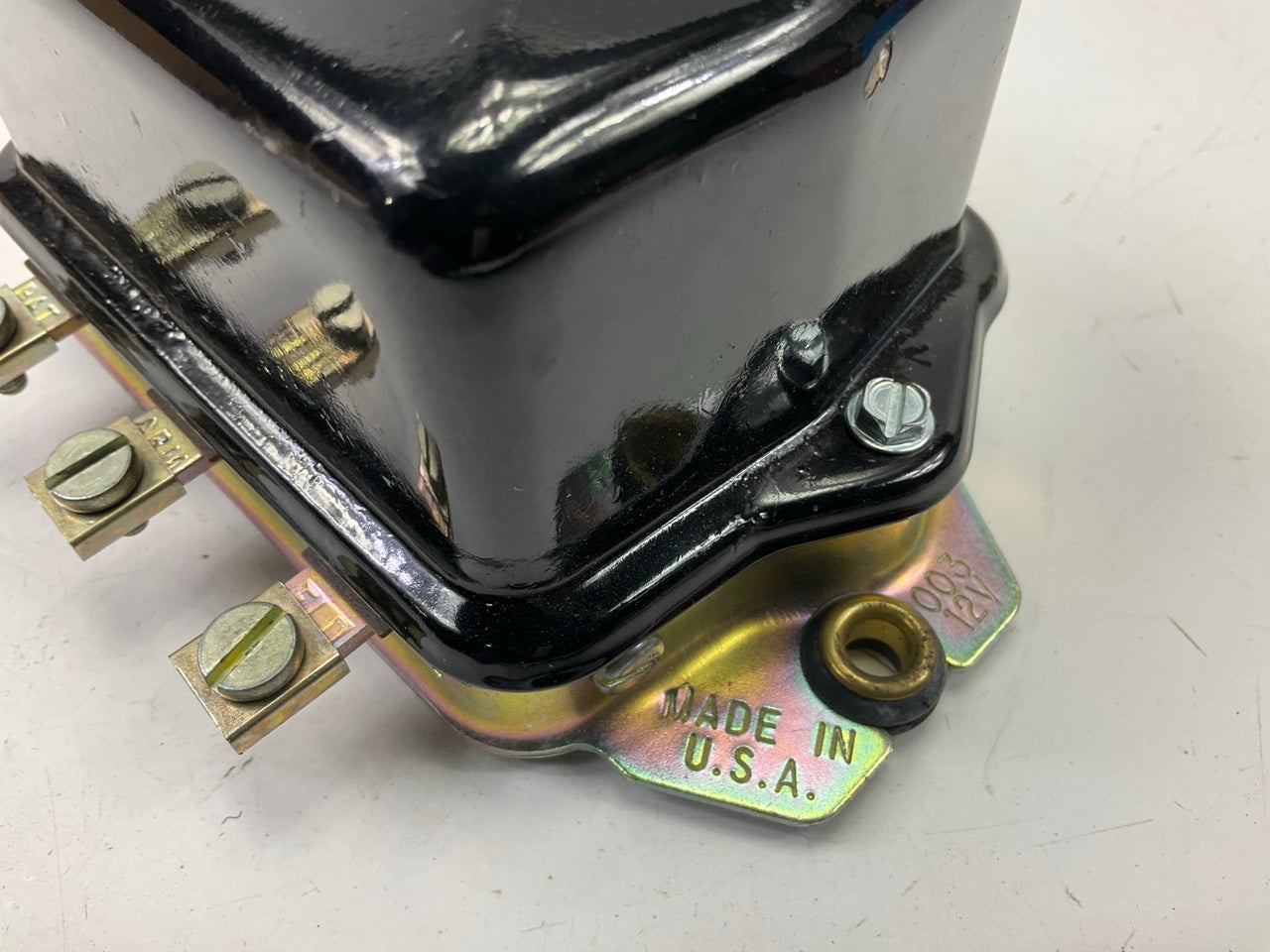NEW - OUT OF BOX - Delco Remy 1119003 Voltage Regulator 12V D618