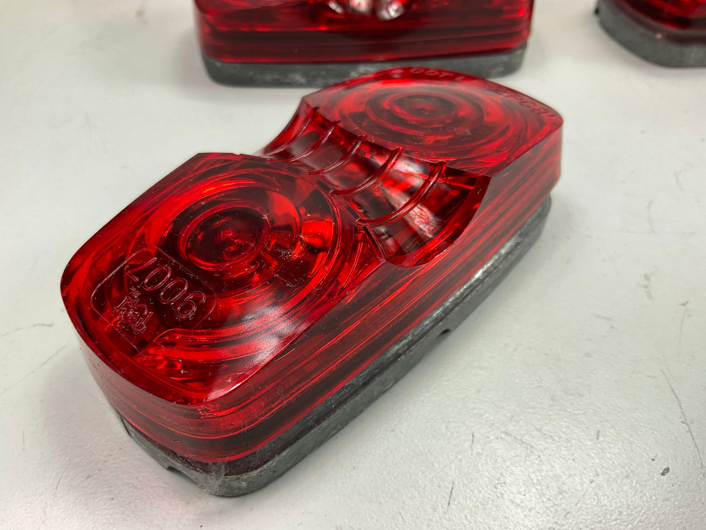 (10) NEW UNBOXED VSM 1203 Red ''Cats-Eye'' Marker Clearance Lights