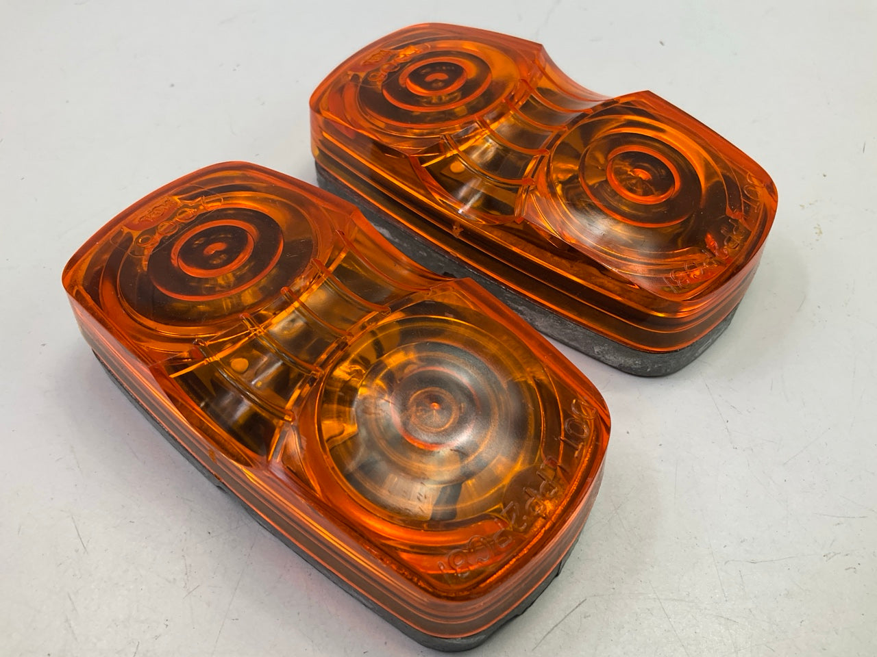 (2) UNBOXED VSM 1203A Amber Marker Clearance Light Incandescent