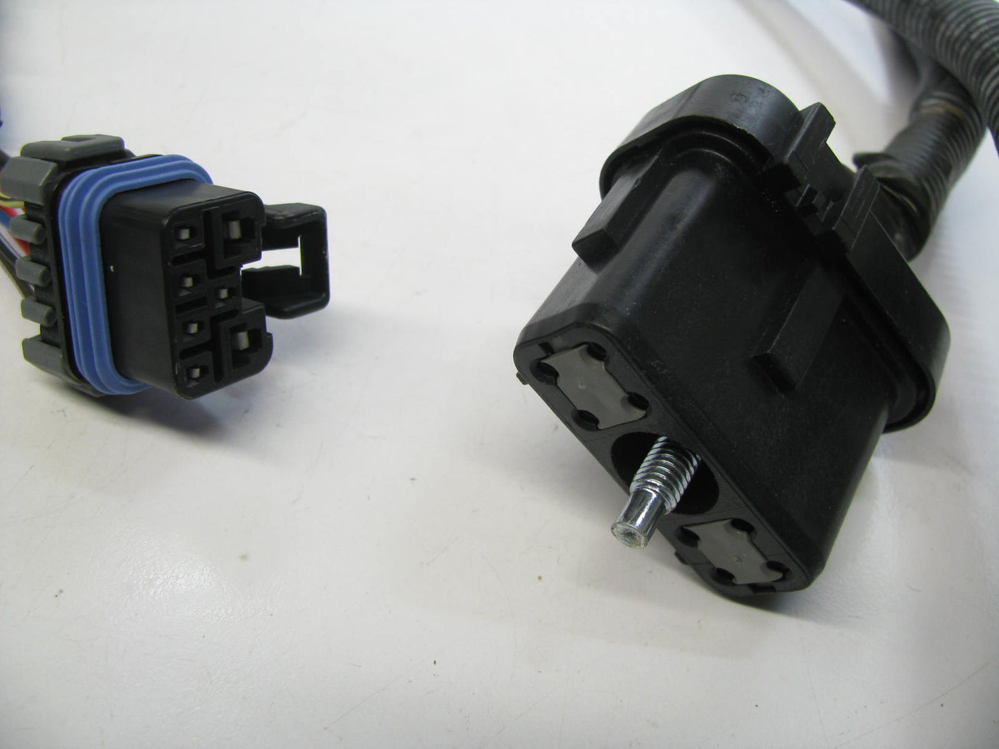 NEW - OUT OF BOX GM 12100526 Capsule Head Lamp Light Wiring Harness