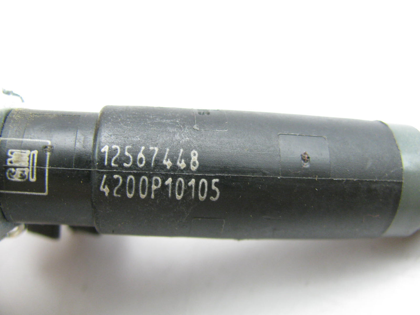 NEW - OUT OF BOX - OEM GM 12567448 Fuel Injector